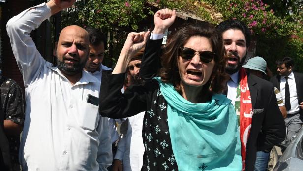 Anhängerin von Imran Kahn in Lahore: Proteste gegen Verhaftungen