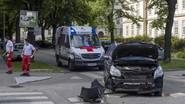 Verkehrsunfall mit drei beteiligten Fahrzeugen in Krems