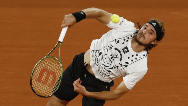 Tennisstar Tsitsipas übersteht Fünfsatz-Krimi bei den French Open