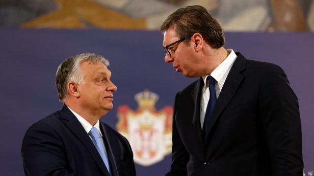 Viktor Orbán (li.) und Aleksandar Vučić haben ihre Ämter fest in Griff.