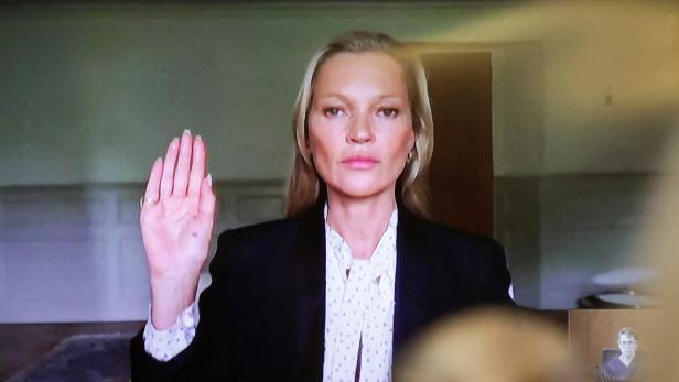 Zeugin Kate Moss wird für ihren Lässig-Look vor Gericht gefeiert