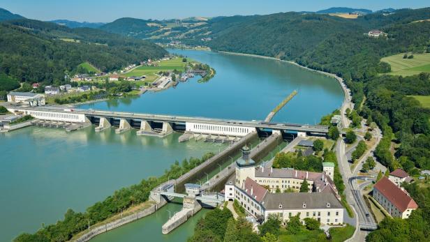 Mega-Förderband über die Donau in NÖ wirbelt Staub auf