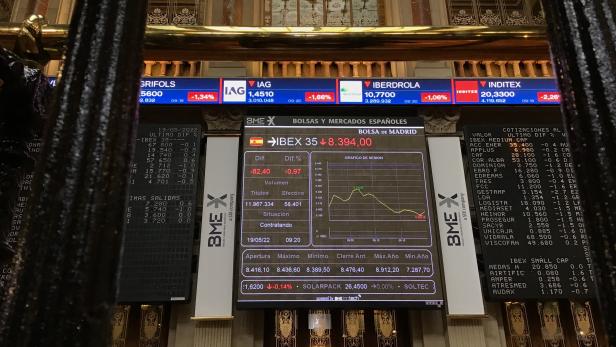 The Spanish stock market dropped by 0.96 percent