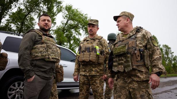 Selenskij in der Ost-Ukraine: "Verteidigen Land bis zum letzten Mann"
