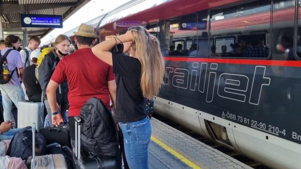 Starker Bahnverkehr am Sonntag: Bei Rückreise aus dem Zug gebeten