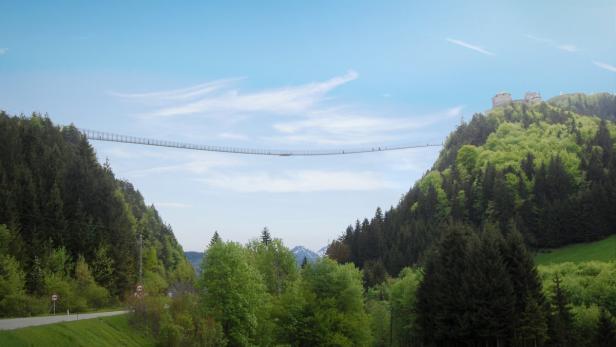 Diese Brücke ist wahrlich nichts für Menschen mit Höhenangst. Wer allerdings resistent gegen luftiges Magenflattern und Schweißausbrüche ist, kann in Reutte im Tiroler Außerfern einen atemberaubenden Ausblick genießen.