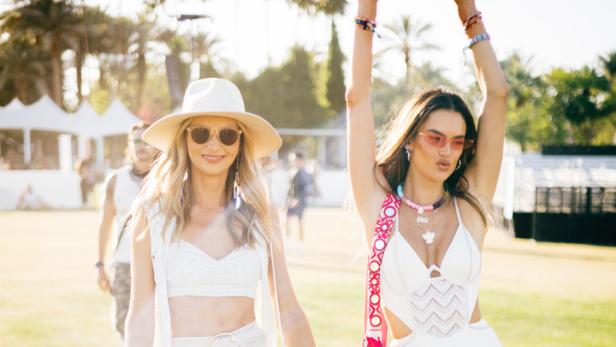 Der Coachella-Festivallook von Alessandra Ambrosio & Mika zum Nachstylen