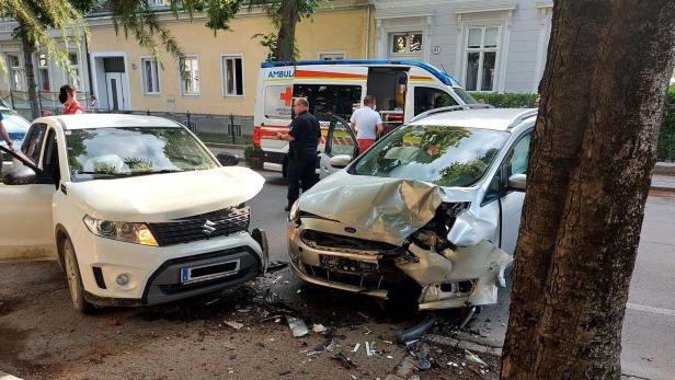Lenker fuhr in Baden absichtlich in Gegenverkehr: Drei Personen verletzt