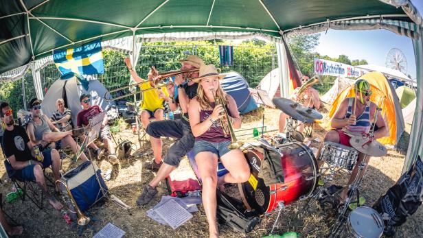 Woodstock der Blasmusik: Mit Posaunen und Trompeten am Zeltplatz