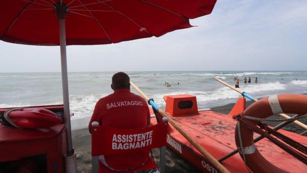 Last weekend at the beach in Italy without presenting a COVID-19 Green Pass certificate Keine Pools, kein Strand: Italien fehlen 4.000 Bademeister