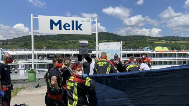 Notfall auf Kabinenschiff in NÖ: Crewmitglied von Feuerwehr gerettet