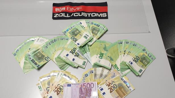 Bargeld-Aufgriff am Flughafen: Mann wollte 61.000 Euro schmuggeln