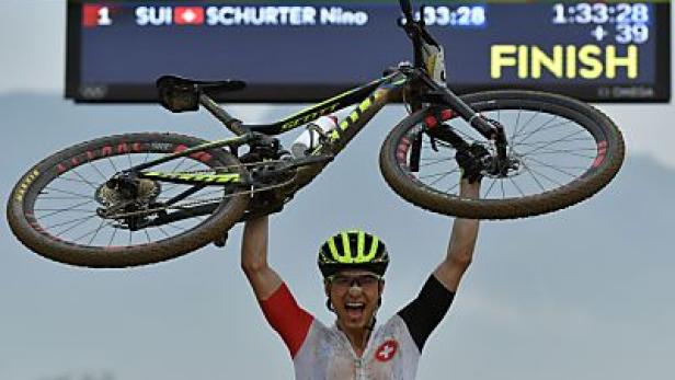2012 in London hatte Schurter noch Silber geholt Mountainbike-Gold an Schurter - Gehbauer-Aufgabe nach Sturz