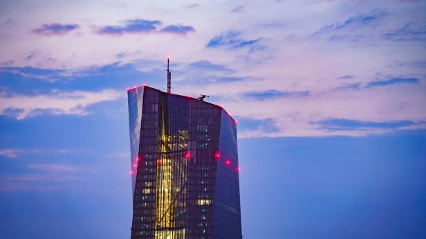 EZB bewegt sich mit Krisenstrument für stark verschuldete Staaten "auf dünnem Eis"