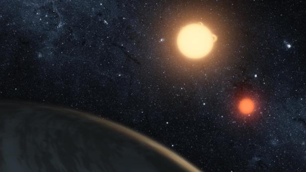 "Kepler 16b" mit zwei Sonnen in einer künstlerischen Darstellung. Planet mit zwei Sonnen entdeckt