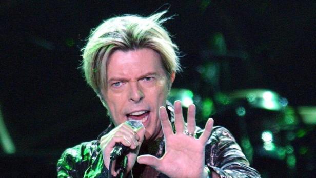 epa00897423 (FILES) Picture dated Thursday 16 October 2003 shows British singer David Bowie on stage at the Color Line Arena in Hamburg, Germany. English Grammy winning singer David Bowie will celebrate his milestone 60th birthday on Monday, 08 January. EPA/MAURIZIO GAMBARINI