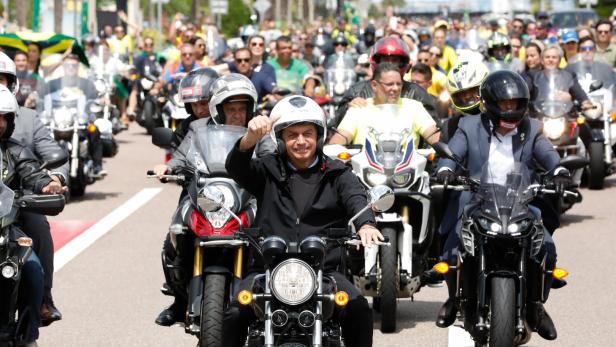 Brasiliens Präsident Jair Bolsonaro macht auch Wahlkampf in den USA: In Orlando, Florida, führte er einen Motorradkorso an