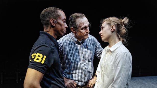 Solides Reenactment: Die FBI-Beamten wissen doch mehr, als Reality Winner (Katherine Romans) glaubt