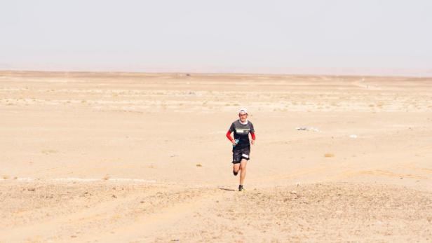 Extremsportler aus NÖ läuft 100 Kilometer durch die Wüste