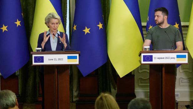 FILE PHOTO: European Commission President von der Leyen and Ukraine's President Zelenskiy