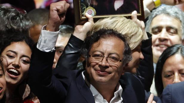 Gustavo Petro wins the presidential election in Colombia 