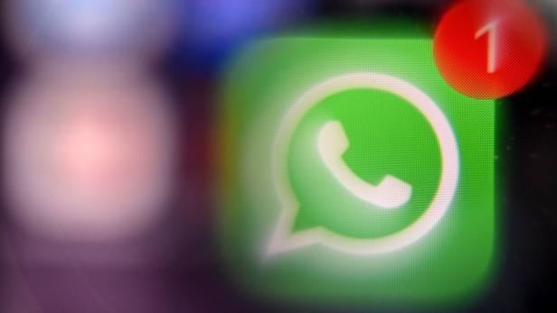 Nutzer*innen sollten dringend das aktuelle WhatsApp-Update durchführen.