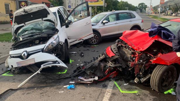 Verkehrsunfall in Wien: Schwerverletzter weiter auf Intensivstation