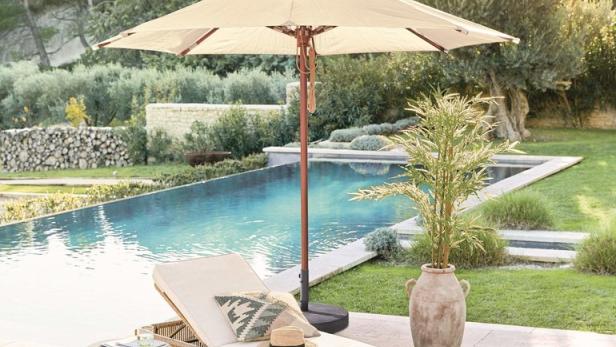 Schönes Interior-Design für den Sommer-Pool