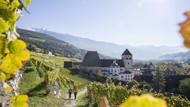 Im Kloster Neustift Silvaner und Kerner kennenlernen