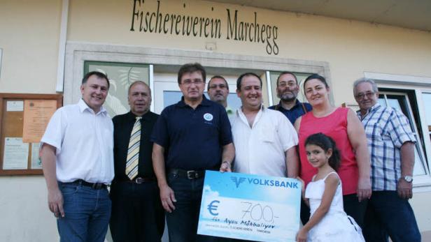 Petrijünger sammelten Geld für achtjährige Halbwaise