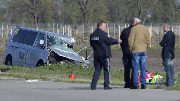 Der 67-jährige Taxifahrer kam bei dem Unfall ums Leben, fünf weitere Personen wurden zum Teil schwer verletzt.