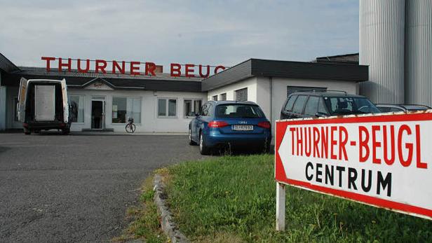 Steiniger Weg: Sanierung des Traditionsunternehmens wird nicht einfach. Produktion und Verkauf der Feinbackwaren geht vorerst uneingeschränkt weiter. "Die Firma ist der Stolz des Dorfes"