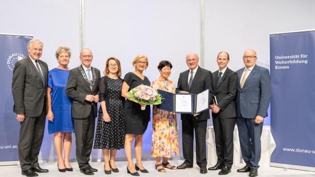 Helga Nowotny und Erwin Pröll wurden als Ehrensenatoren geehrt