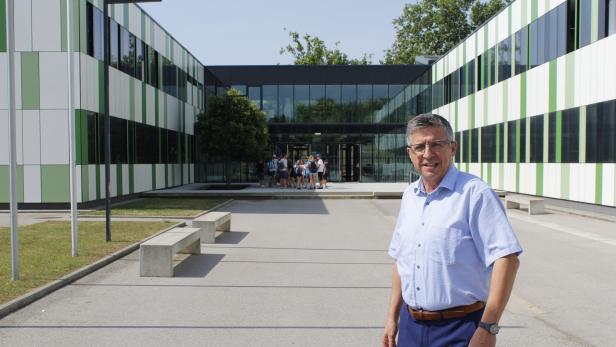 Gymnasium Neusiedl: Schulschluss für Direktor Roth