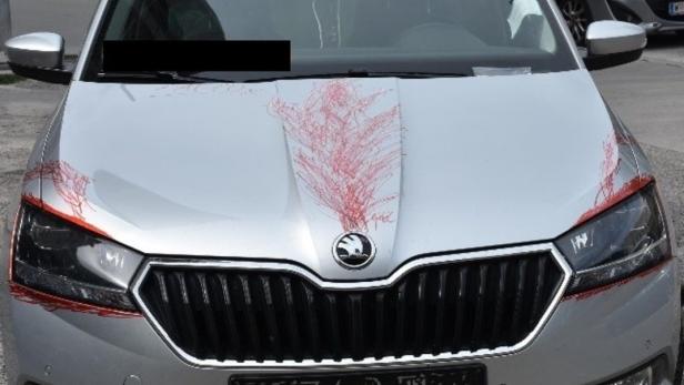 Autodieb betätigte sich künstlerisch am Wagen