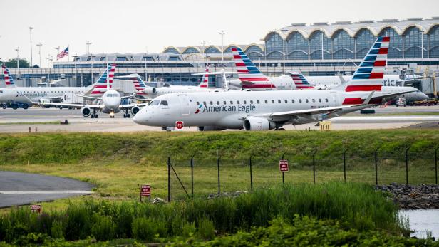 Tausende Flüge am langen Wochenende in USA gestrichen oder verspätet