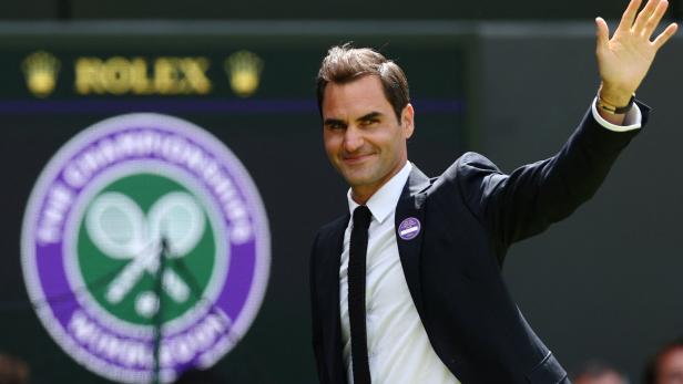 Roger Federer in falscher Rolle auf dem Rasen in Wimbledon