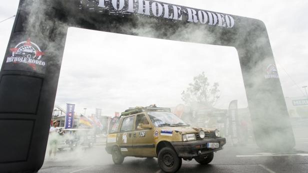 Eine Rallye mit einem 500-Euro-Auto? Na sicher geht das
