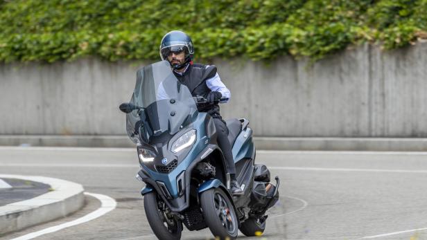 Piaggio MP3: Ein schräger Roller mit Auto-Hightech