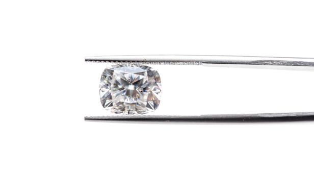 Betrug im internationalen Diamantenhandel: Wiener Juwelier angeklagt