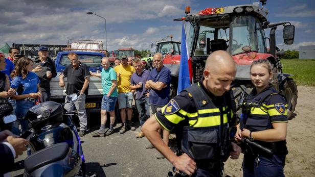 Niederländische Bauern-Proteste: Polizei schoss auf Traktor