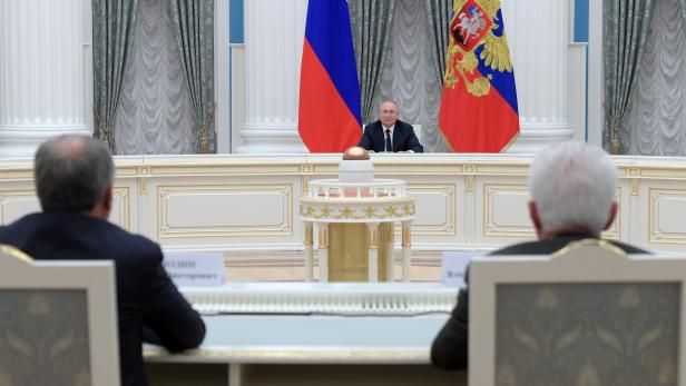 Vladimir Putin meets with leaders of factions of the State Duma of the Russian Federation