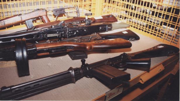 Demilitarisierte Waffen für dem Abverkauf vorbereitet im Heeresmaterialamt