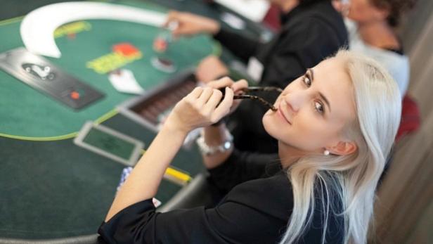 Mit einem Bluff zur Poker-Weltmeisterin