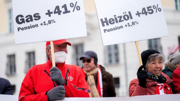 PROTESTAKTION PENSIONISTENVERBAND ÖSTERREICHS (PVÖ) WEGEN ANHALTEND HOHER TEUERUNG