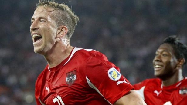 Austria&#039;s Marc Janko (L) and David Alaba celebrate after scoring against Sweden during their 2014 World Cup qualifying soccer match at the Ernst Happel stadium in Vienna, June 7, 2013. REUTERS/Dominic Ebenbichler (AUSTRIA - Tags: SPORT SOCCER)