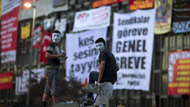 epa03735534 Activists wear &#039;Guy Fawkes&#039; masks as they stand on a damaged TV broadcast truck at Taksim Square in Istanbul, Turkey, 07 June 2013. Turkey&#039;s crackdown on opposition protesters reportedly left at least two dead and more than 1,000 injured. Demonstrations against the Islamic-conservative government of Prime Minister Recep Tayyip Erdogan began on 31 May when a police crackdown against a peaceful sit-in staged by environmentalists angered over a development project in Istanbul escalated into larger battles between law enforcement and demonstrators. Turkish Prime Minister Recep Tayyip Erdogan called for an immediate end to anti-government protests early 07 June, after he arrived back from a visit to North Africa. EPA/KERIM OKTEN