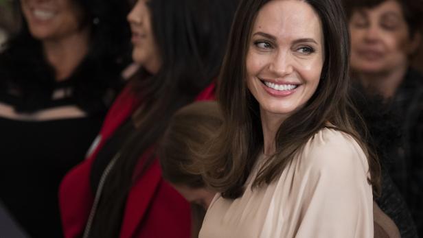 Angelina Jolie und Tochter Shiloh ausgelassen bei Maneskin-Konzert in Rom