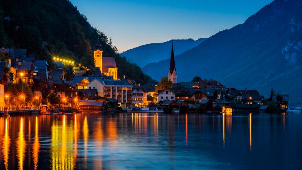 Hallstatt by night
