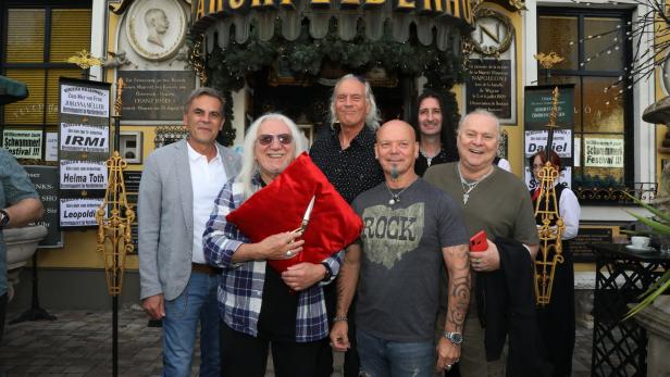 Kontrastprogramm: Hardrock-Band "Uriah Heep" speist im Marchfelderhof